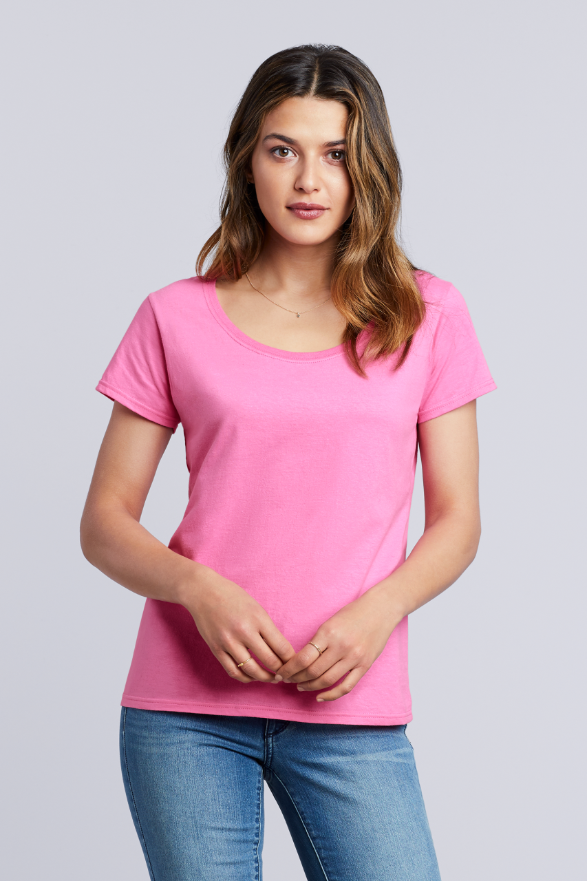 SOFTSTYLE® LADIES' DEEP SCOOP T-SHIRT - Slika 2