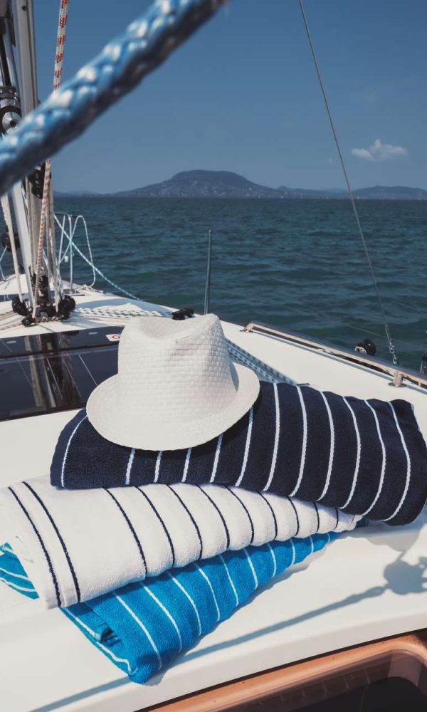 OLIMA BEACH STRIPED TOWEL