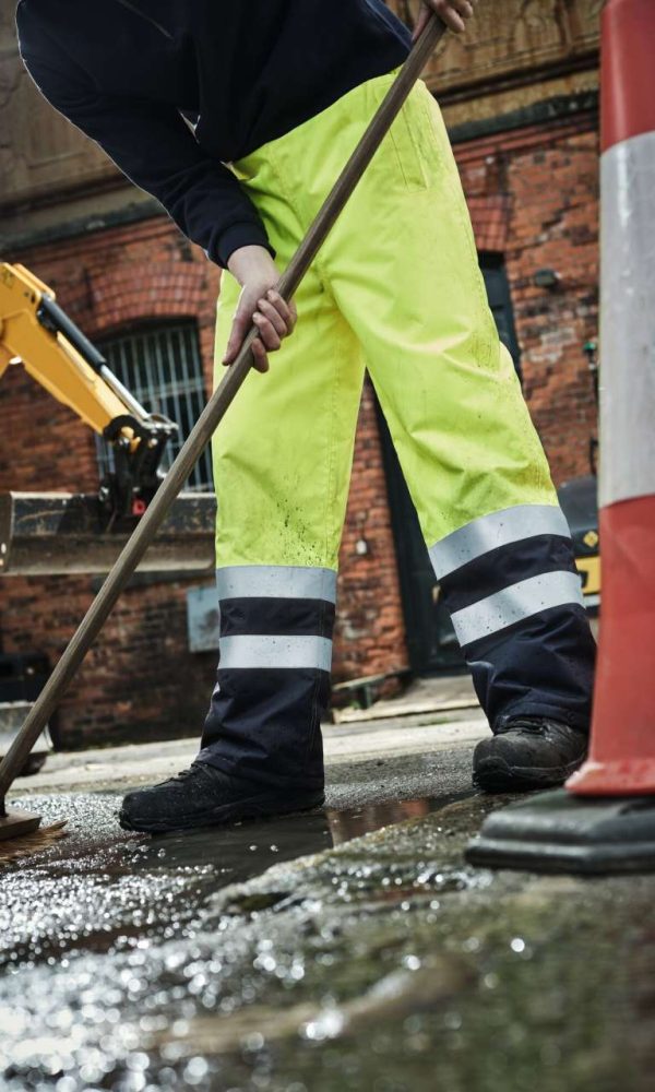 HI VIS INSULATED OVERTROUSER